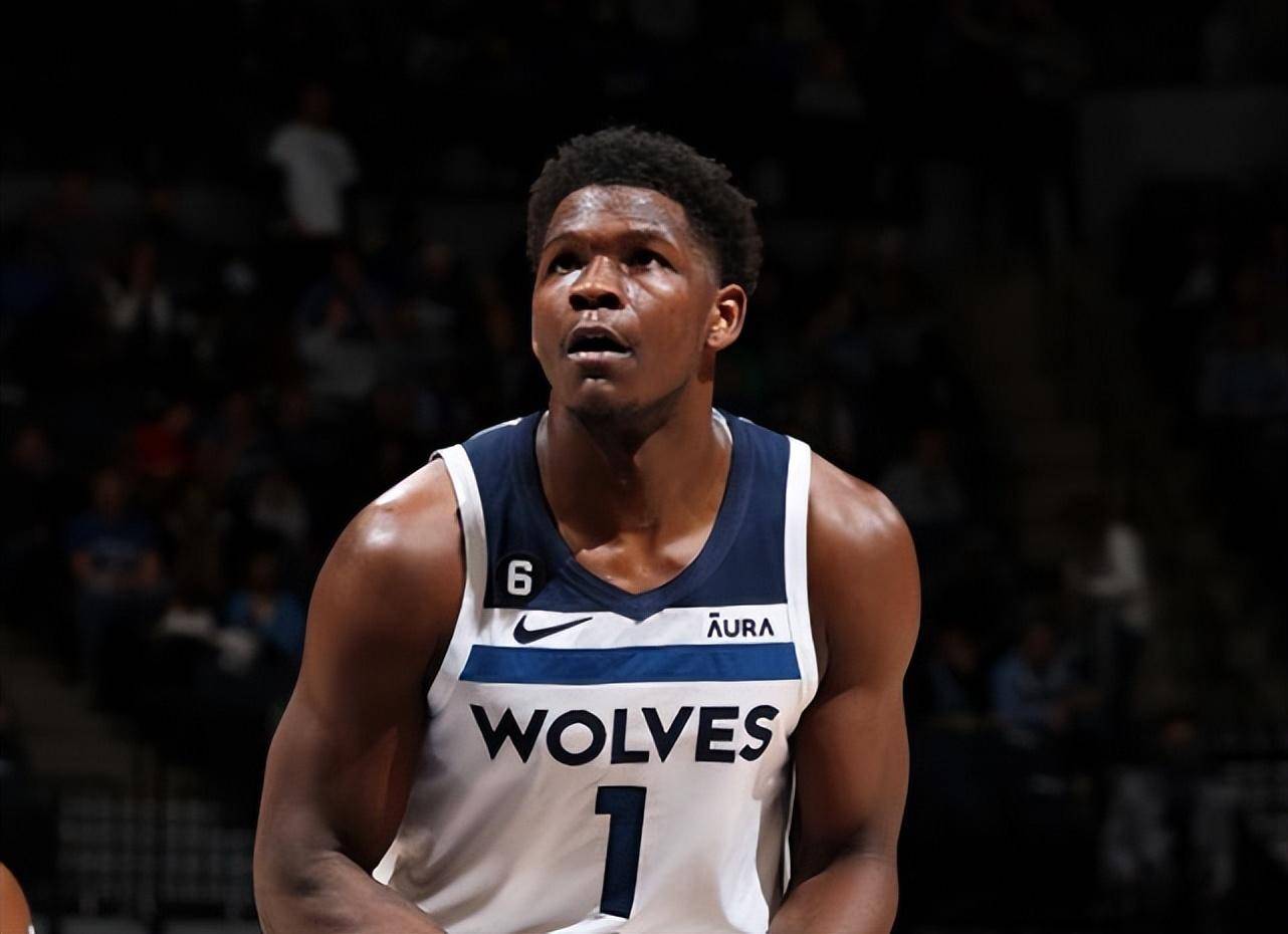 既给球员足 既给球员足